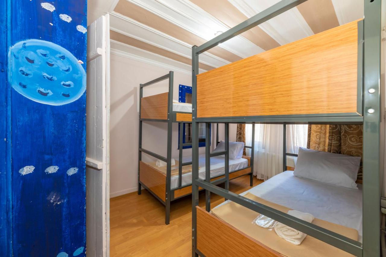 Taksim Wooden House Hostel Stambuł Zewnętrze zdjęcie